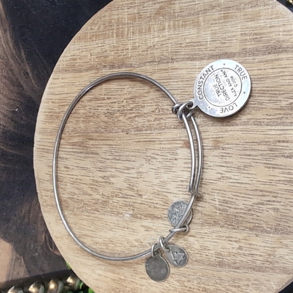 A Mothers Love Charm Bracelet Alex & Ani - Picture 5 of 5